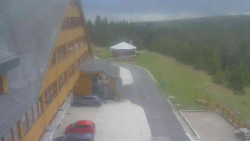 Parkoviště a hlavní vchod