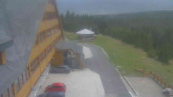 Parkoviště a hlavní vchod