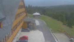 Parkoviště a hlavní vchod