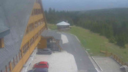 Parkoviště a hlavní vchod