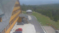 Parkoviště a hlavní vchod