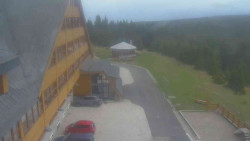 Parkoviště a hlavní vchod