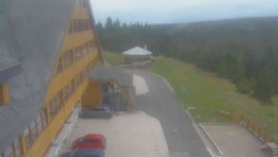 Parkoviště a hlavní vchod