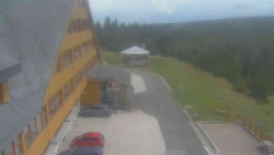 Parkoviště a hlavní vchod