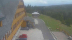 Parkoviště a hlavní vchod