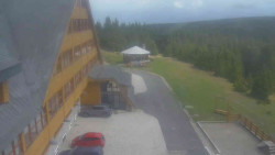 Parkoviště a hlavní vchod