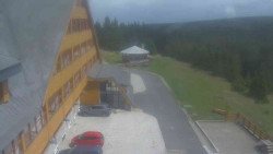 Parkoviště a hlavní vchod