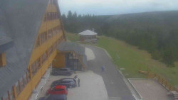 Parkoviště a hlavní vchod