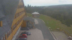 Parkoviště a hlavní vchod