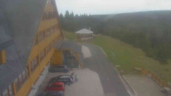 Parkoviště a hlavní vchod