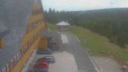 Parkoviště a hlavní vchod