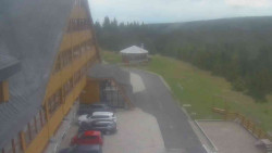 Parkoviště a hlavní vchod