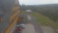 Parkoviště a hlavní vchod