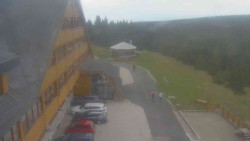 Parkoviště a hlavní vchod