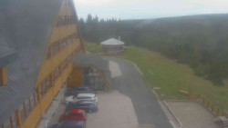 Parkoviště a hlavní vchod