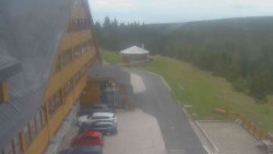 Parkoviště a hlavní vchod