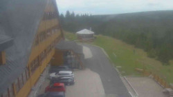 Parkoviště a hlavní vchod