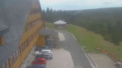 Parkoviště a hlavní vchod