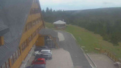 Parkoviště a hlavní vchod