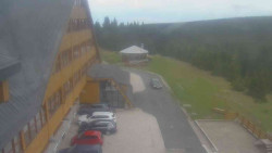 Parkoviště a hlavní vchod