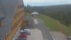 Parkoviště a hlavní vchod