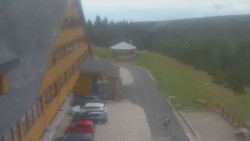 Parkoviště a hlavní vchod