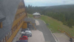 Parkoviště a hlavní vchod