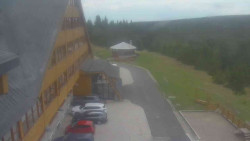 Parkoviště a hlavní vchod