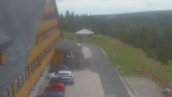 Parkoviště a hlavní vchod