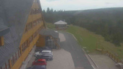 Parkoviště a hlavní vchod