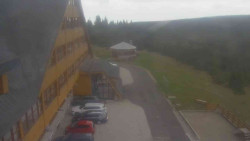 Parkoviště a hlavní vchod