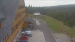 Parkoviště a hlavní vchod