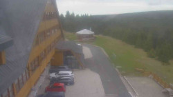 Parkoviště a hlavní vchod