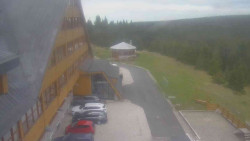 Parkoviště a hlavní vchod