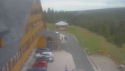 Parkoviště a hlavní vchod