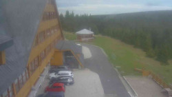 Parkoviště a hlavní vchod
