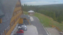 Parkoviště a hlavní vchod