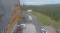 Parkoviště a hlavní vchod