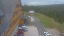 Parkoviště a hlavní vchod