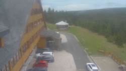 Parkoviště a hlavní vchod