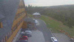 Parkoviště a hlavní vchod