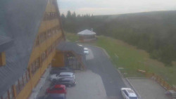 Parkoviště a hlavní vchod