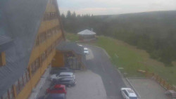 Parkoviště a hlavní vchod