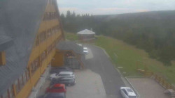 Parkoviště a hlavní vchod