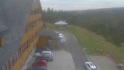 Parkoviště a hlavní vchod