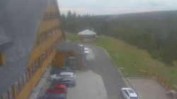 Parkoviště a hlavní vchod