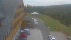 Parkoviště a hlavní vchod