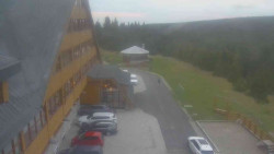 Parkoviště a hlavní vchod