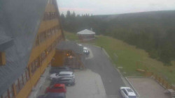 Parkoviště a hlavní vchod