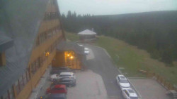Parkoviště a hlavní vchod